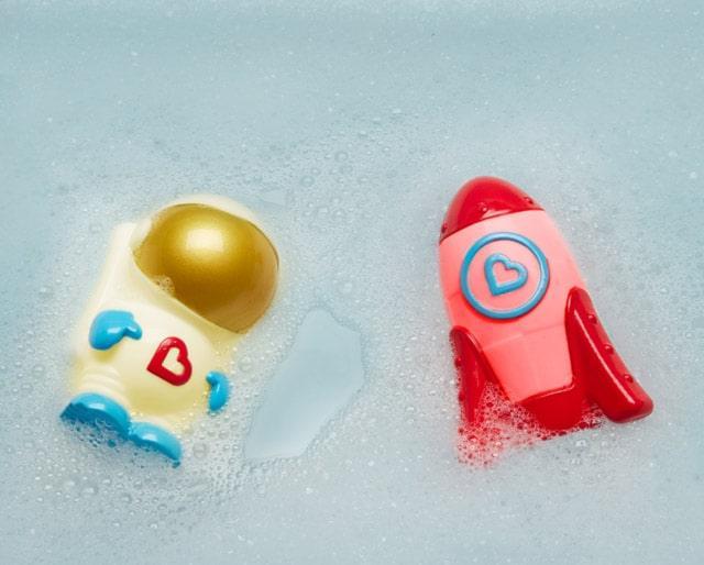 Munchkin® - Munchkin Galaxy Buddies™ Light Up Bath Toys 2 Pack